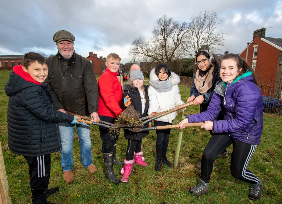 Darwen schoolchildren ‘branch out’ to help tackle climate change