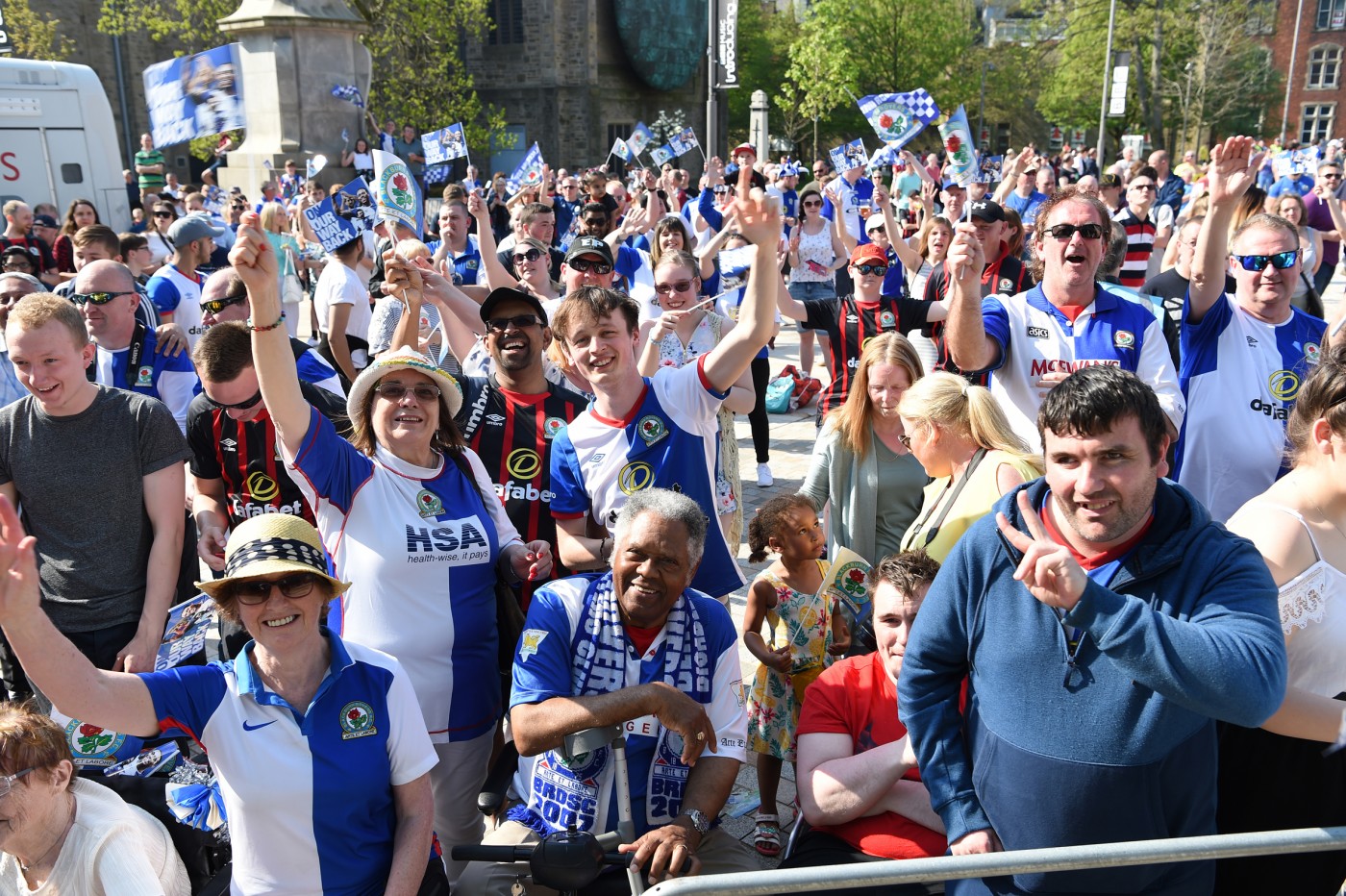 Crowds pack Cathedral Square for ‘Blues Monday’