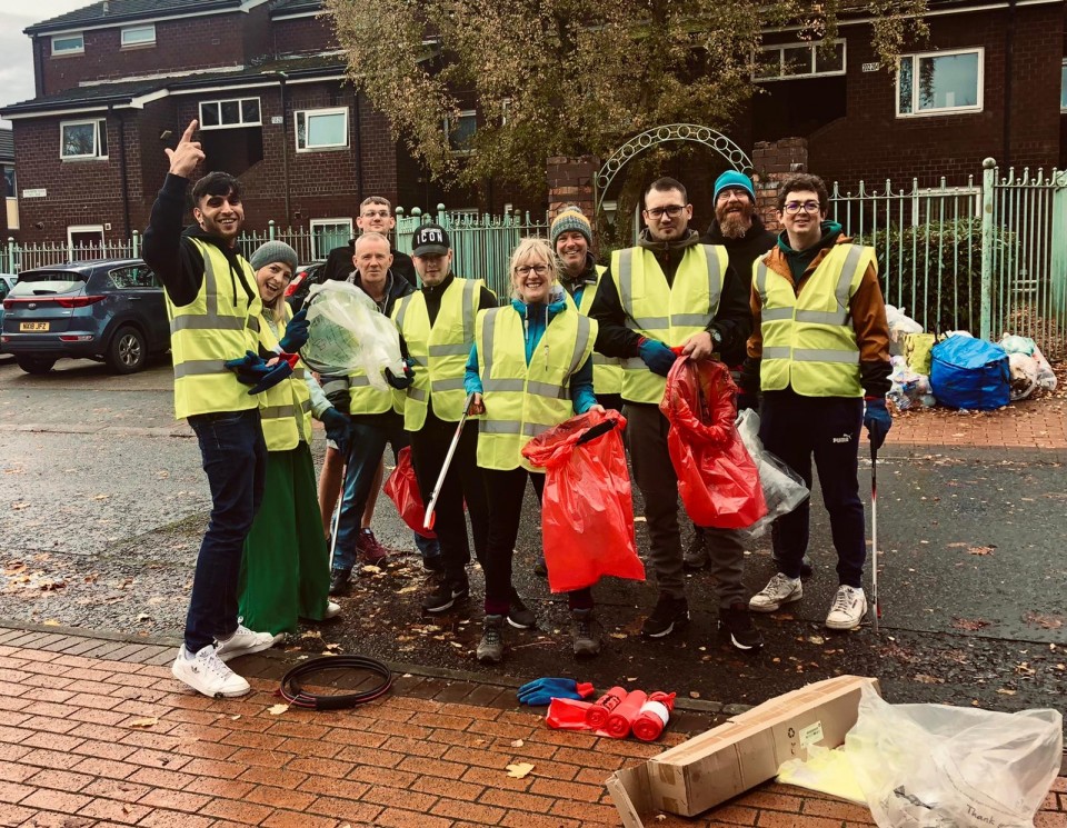 Roots Community tackles littering in Blackburn with Darwen