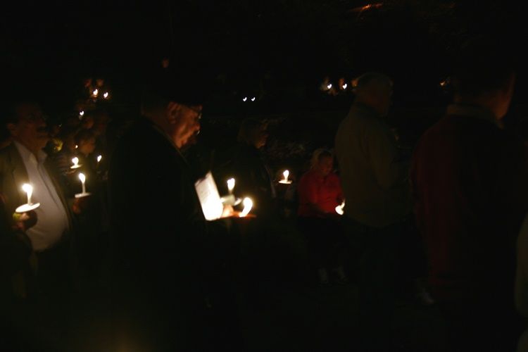 Hundreds gathered as the Borough and Nation commemorates the declaration of War.